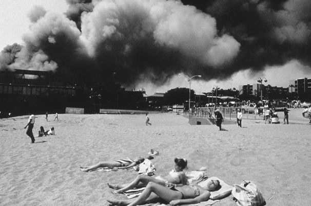 he Redondo Beach Pier burned down to the water while beachgoers oblivious to the disaster sunbathed. The pier sustained $10 million in damage from the May 27, 1988, fire. (Los Angeles Times) Photo by Alan Hagman
