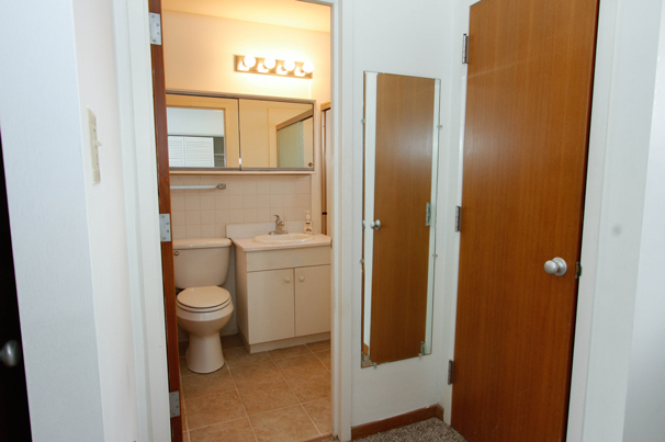 One-bedroom unit — Bathroom.